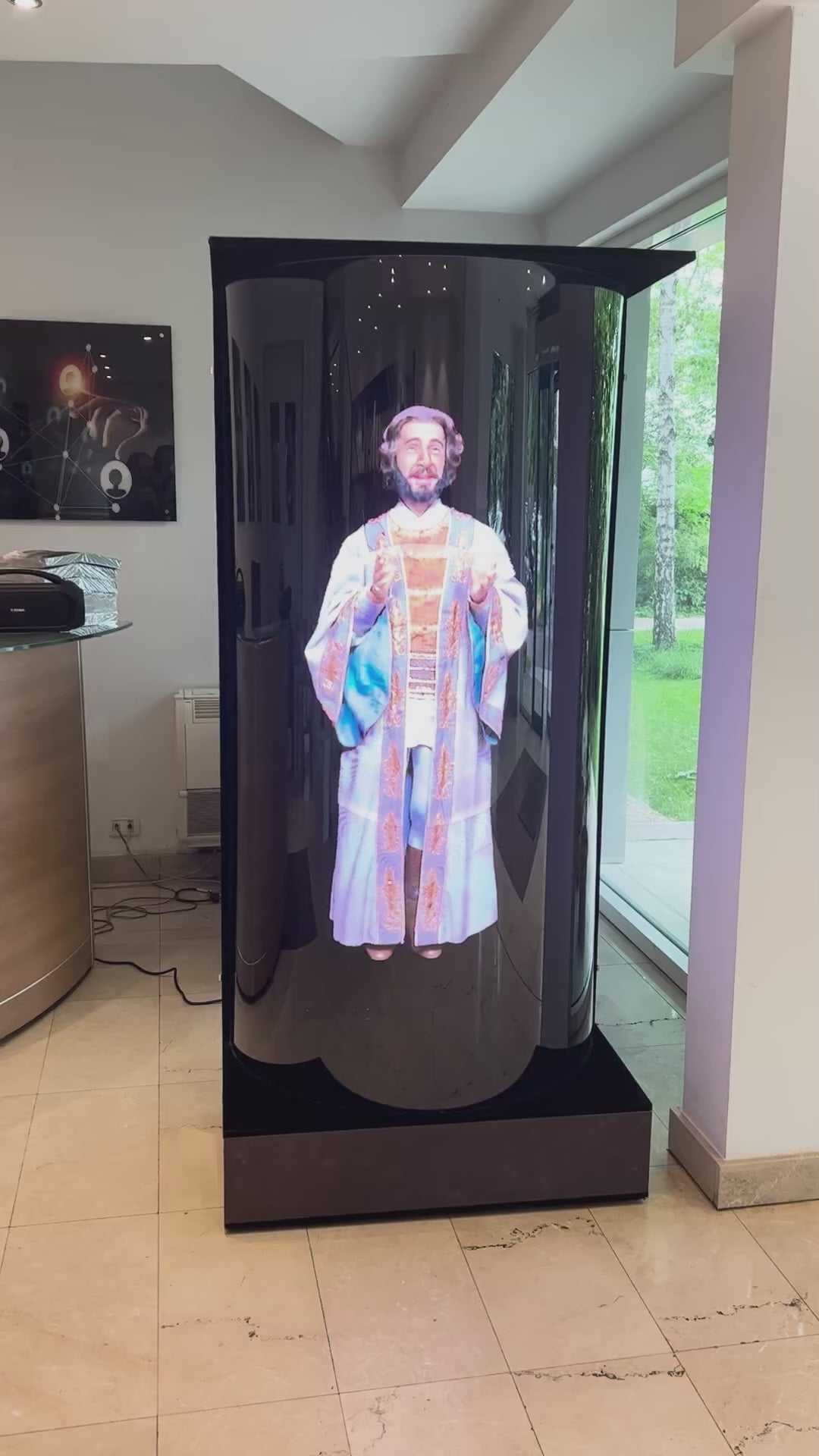 Încarcă clipul video: 3D Holographic Fan Display